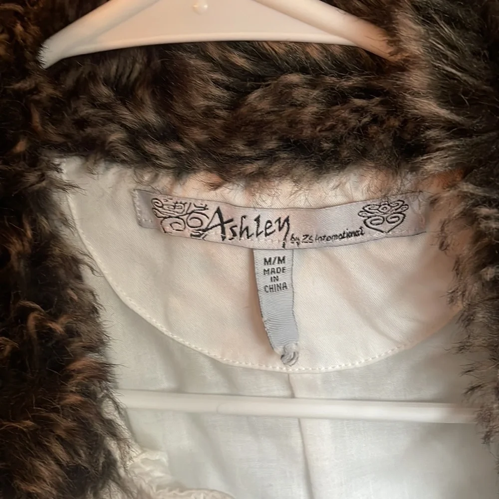 Fluffy Jacket 🪷 - Picture 2 of 3